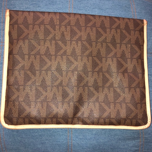 Michael Kors clutch - Picture 2 of 4